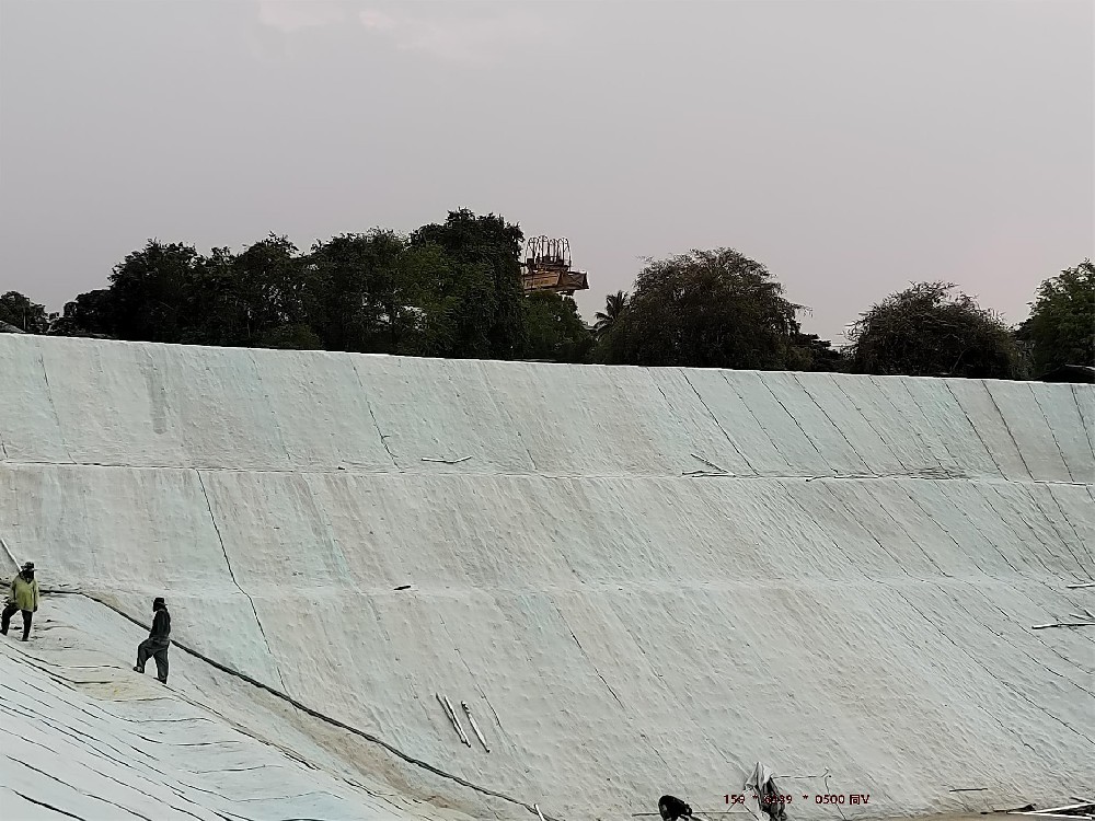 人工湖蓄水池防渗护坡水泥毯